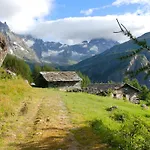 'lo Chalet' Der Balkon Ueber Dem Matterhorntal By Interhome * Valtournenche