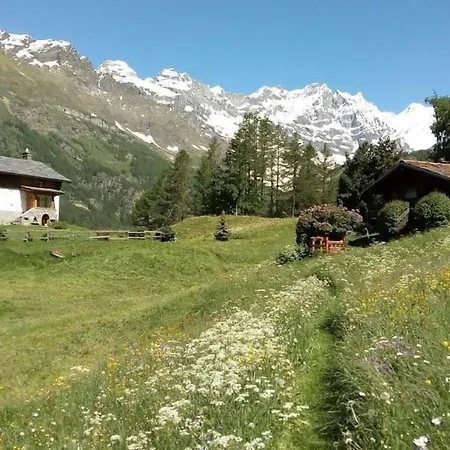 'lo Chalet' Der Balkon Ueber Dem Matterhorntal By Interhome Valtournenche